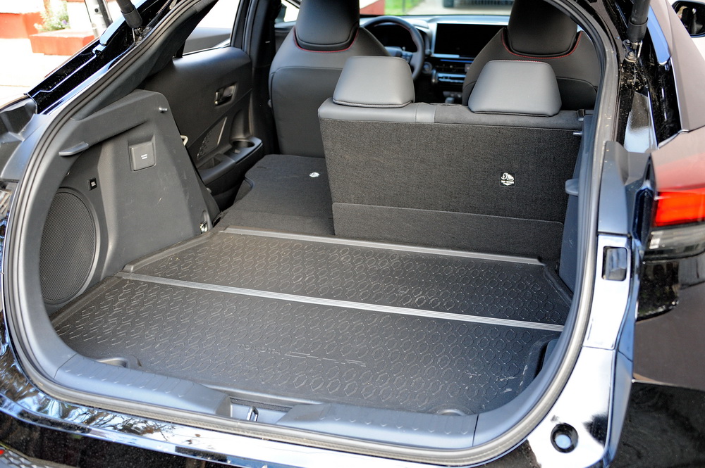 Toyota_CHR_PHEV_2024_028_resize