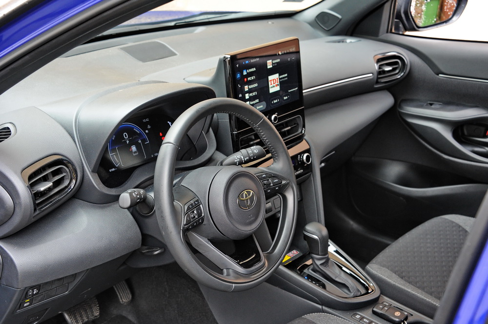 Toyota_Yaris_Cross_Hybrid_2025_021_resize