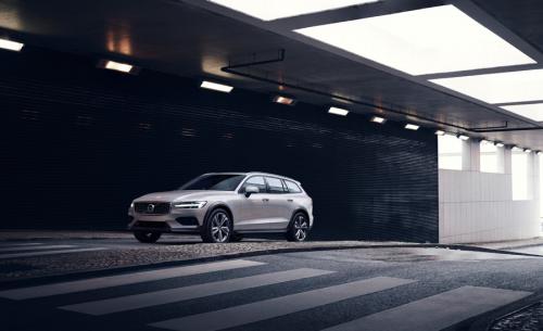 New Volvo V60 Cross Country exterior