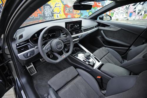 Audi_A4_40TDI_quattro_2019_10