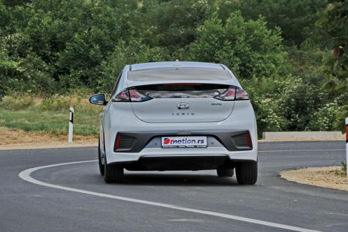 Hyundai_Ioniq_Electric_12