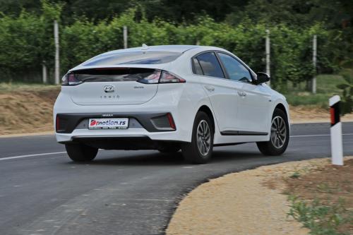 Hyundai_Ioniq_Electric_15