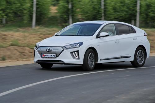 Hyundai_Ioniq_Electric_16