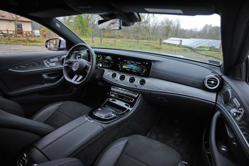 Mercedes_Benz_E220d_4Matic_Dmotion_43