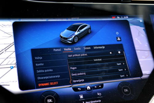 Mercedes_EQS_580_045