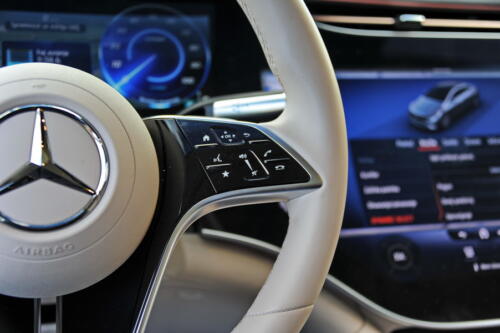 Mercedes_EQS_580_046