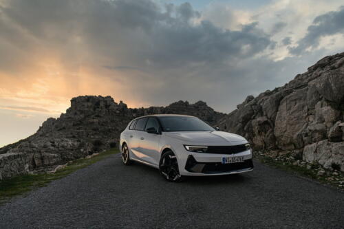 Opel_Astra_GSe_2023_5