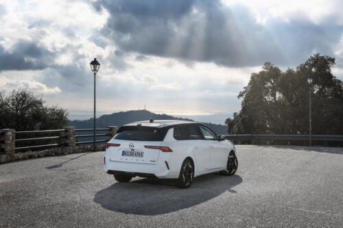 Opel_Astra_GSe_2023_6