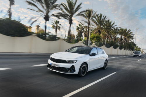 Opel_Astra_GSe_2023_7