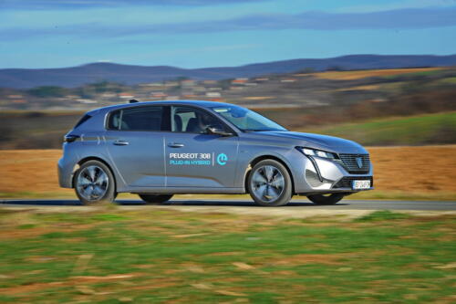 Peugeot_308_PHEV_002