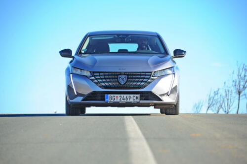 Peugeot_308_PHEV_004