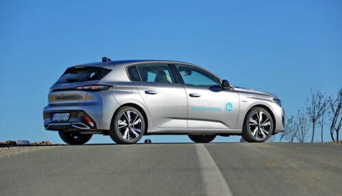 Peugeot_308_PHEV_007