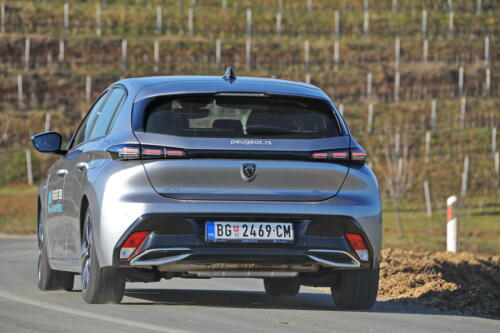 Peugeot_308_PHEV_009