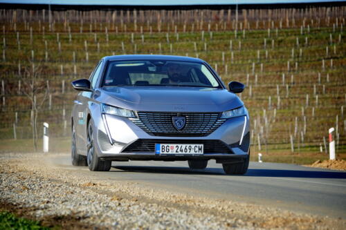Peugeot_308_PHEV_010