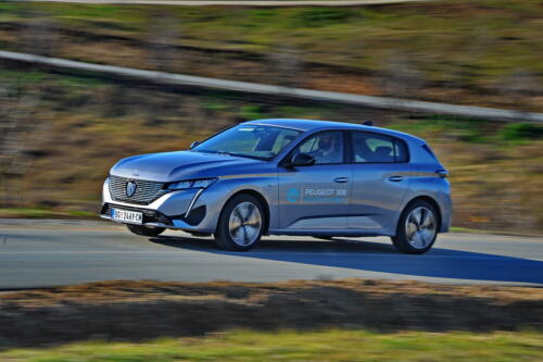 Peugeot_308_PHEV_011
