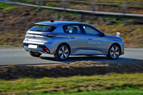 Peugeot_308_PHEV_012