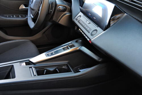Peugeot_308_PHEV_018