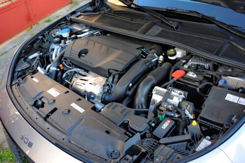 Peugeot_308_PHEV_027