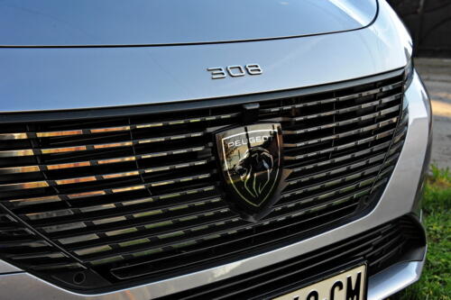 Peugeot_308_PHEV_029
