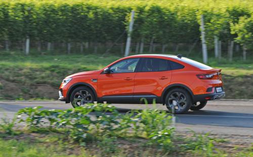 Renault_Megane_Conquest_01