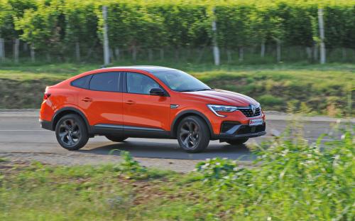 Renault_Megane_Conquest_02