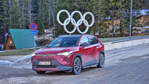 Test_Toyota_Corolla_Cross_003_resize