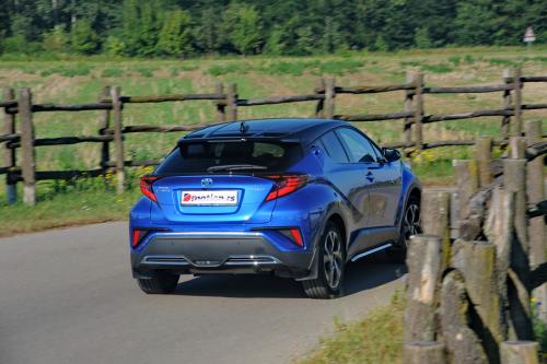 Toyota_CH-R_18_resize