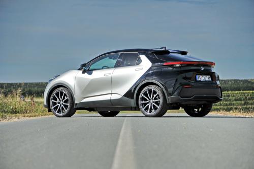 Toyota_CHR_PHEV_2024_002_resize