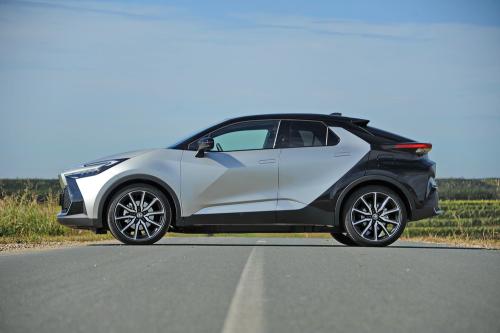 Toyota_CHR_PHEV_2024_003_resize