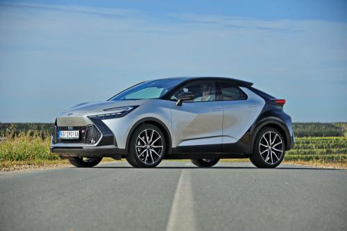 Toyota_CHR_PHEV_2024_004_resize