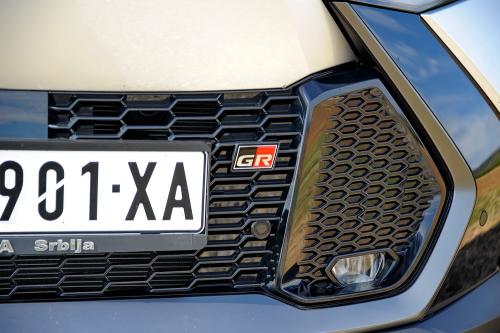 Toyota_CHR_PHEV_2024_007_resize