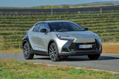 Toyota_CHR_PHEV_2024_012_resize
