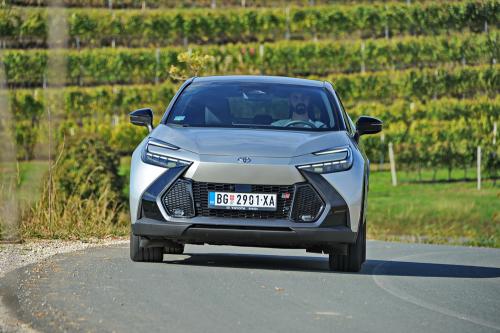 Toyota_CHR_PHEV_2024_015_resize