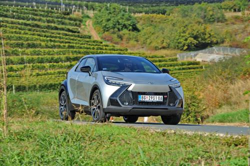 Toyota_CHR_PHEV_2024_016_resize