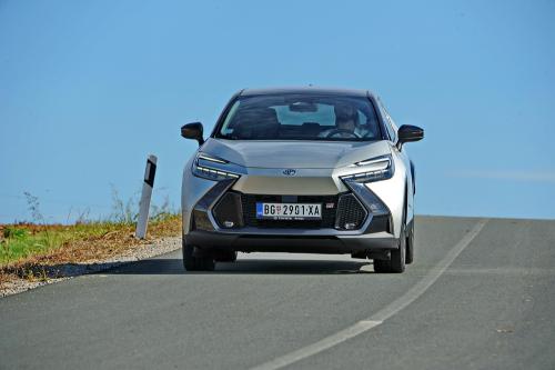 Toyota_CHR_PHEV_2024_017_resize