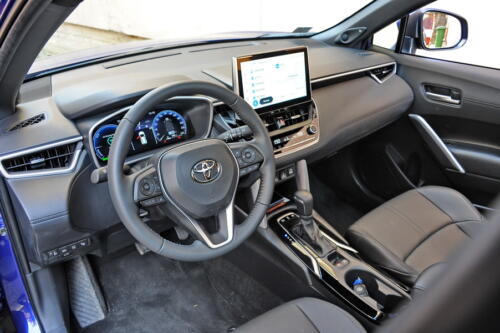 Toyota_Corolla_Cross_Hybrid_2023_025