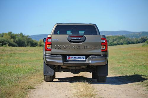 Toyota_Hilux_2021_19