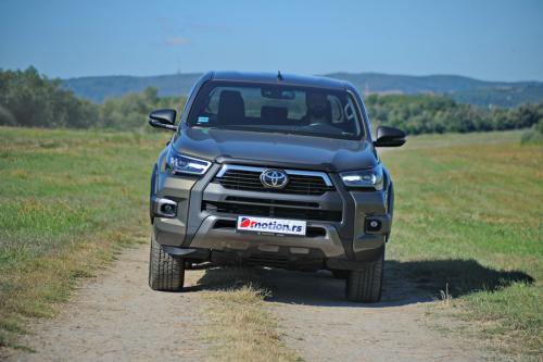 Toyota_Hilux_2021_20