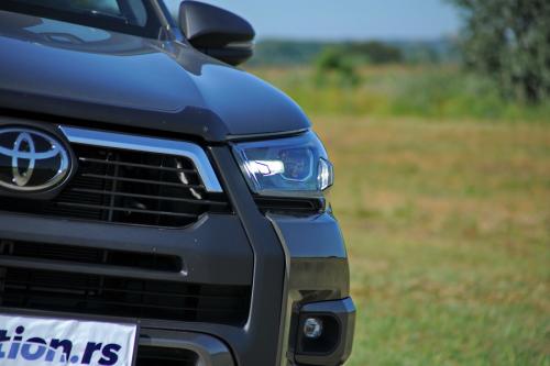 Toyota_Hilux_2021_21