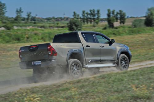 Toyota_Hilux_2021_34