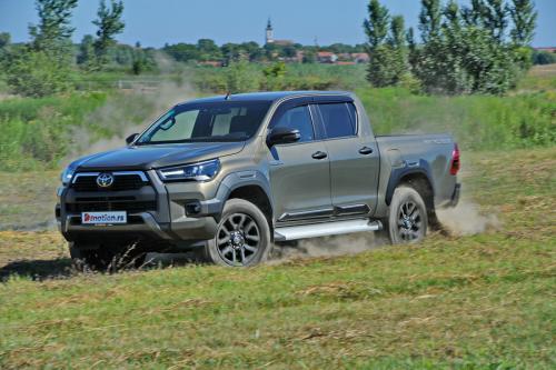 Toyota_Hilux_2021_35