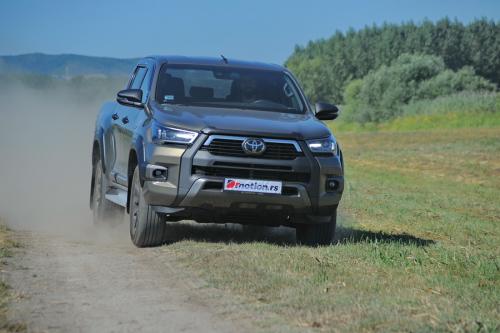 Toyota_Hilux_2021_36