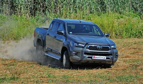 Toyota_Hilux_2021_38