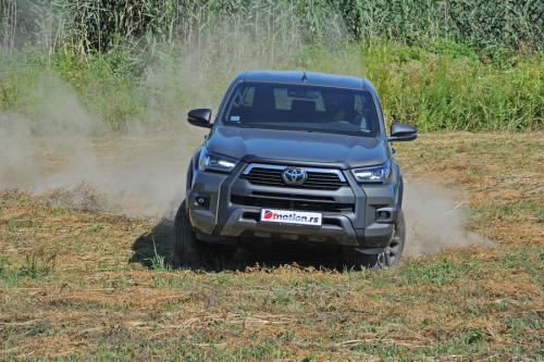 Toyota_Hilux_2021_39