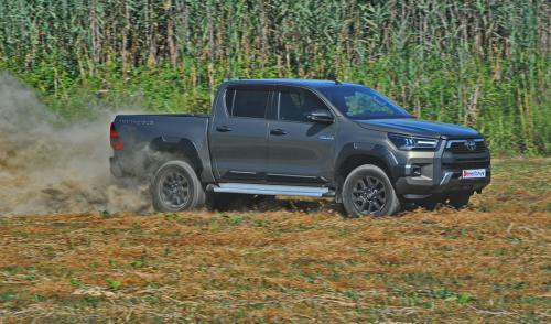 Toyota_Hilux_2021_40