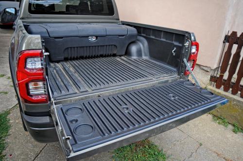 Toyota_Hilux_2021_53