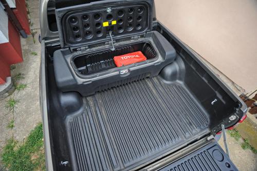 Toyota_Hilux_2021_54