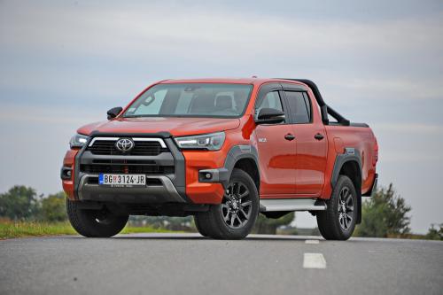 Test Toyta Hilux 2.8 Invincible Hybrid