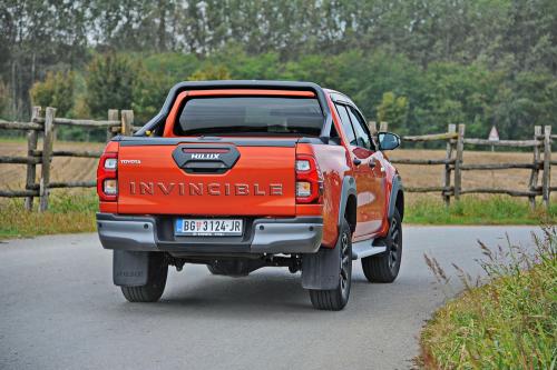 Test Toyta Hilux 2.8 Invincible Hybrid