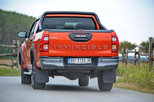 Test Toyta Hilux 2.8 Invincible Hybrid